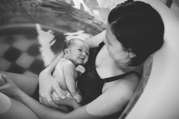 Malaysia-Family-Lifestyle-Water-Birth-New-Born-Photographer-Inlight-Photos-Joshua-QY0005